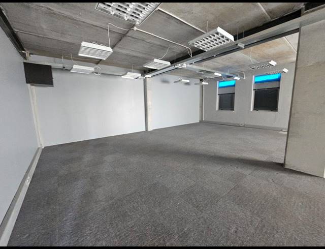 1,376M² OFFICE TO LET IN PAARDEN EILAND